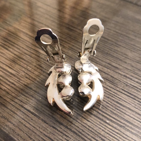 Vintage Leave Design Aurora Borealis Rhinestone Clip Earrings - Picture 7 of 12